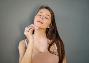 gua sha na vratu